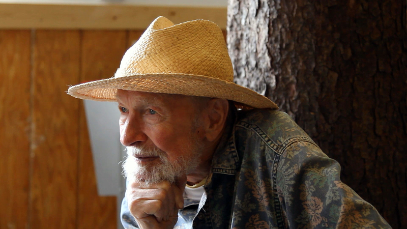 In this image, taken at the Beacon Sloop Club, Seeger recollected his experiences traveling the country with Woody Guthrie in the 1940s. 
